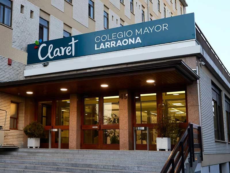 Albergue Residencia Larraona Pamplona Bagian luar foto