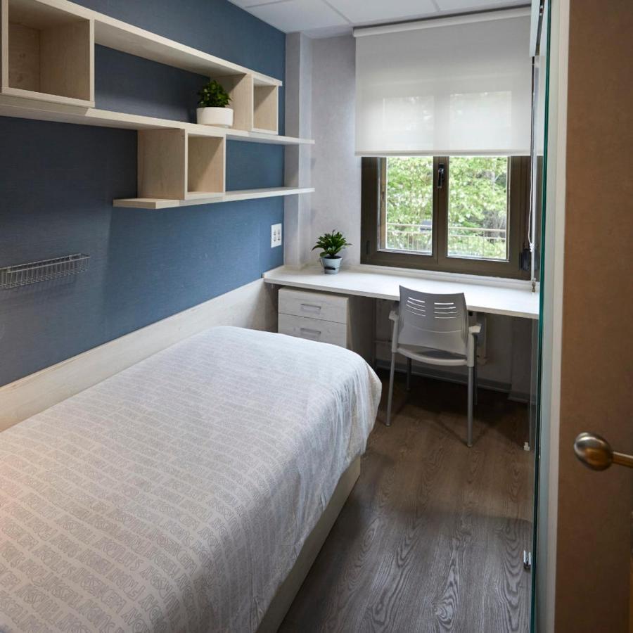 Albergue Residencia Larraona Pamplona Bagian luar foto
