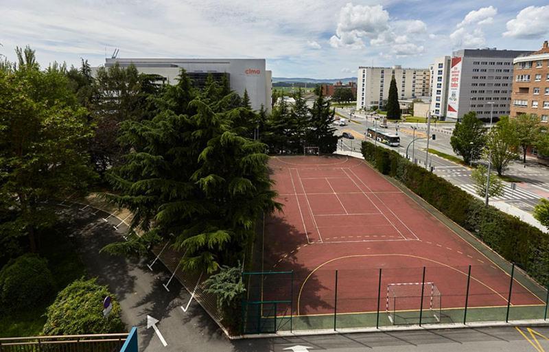 Albergue Residencia Larraona Pamplona Bagian luar foto