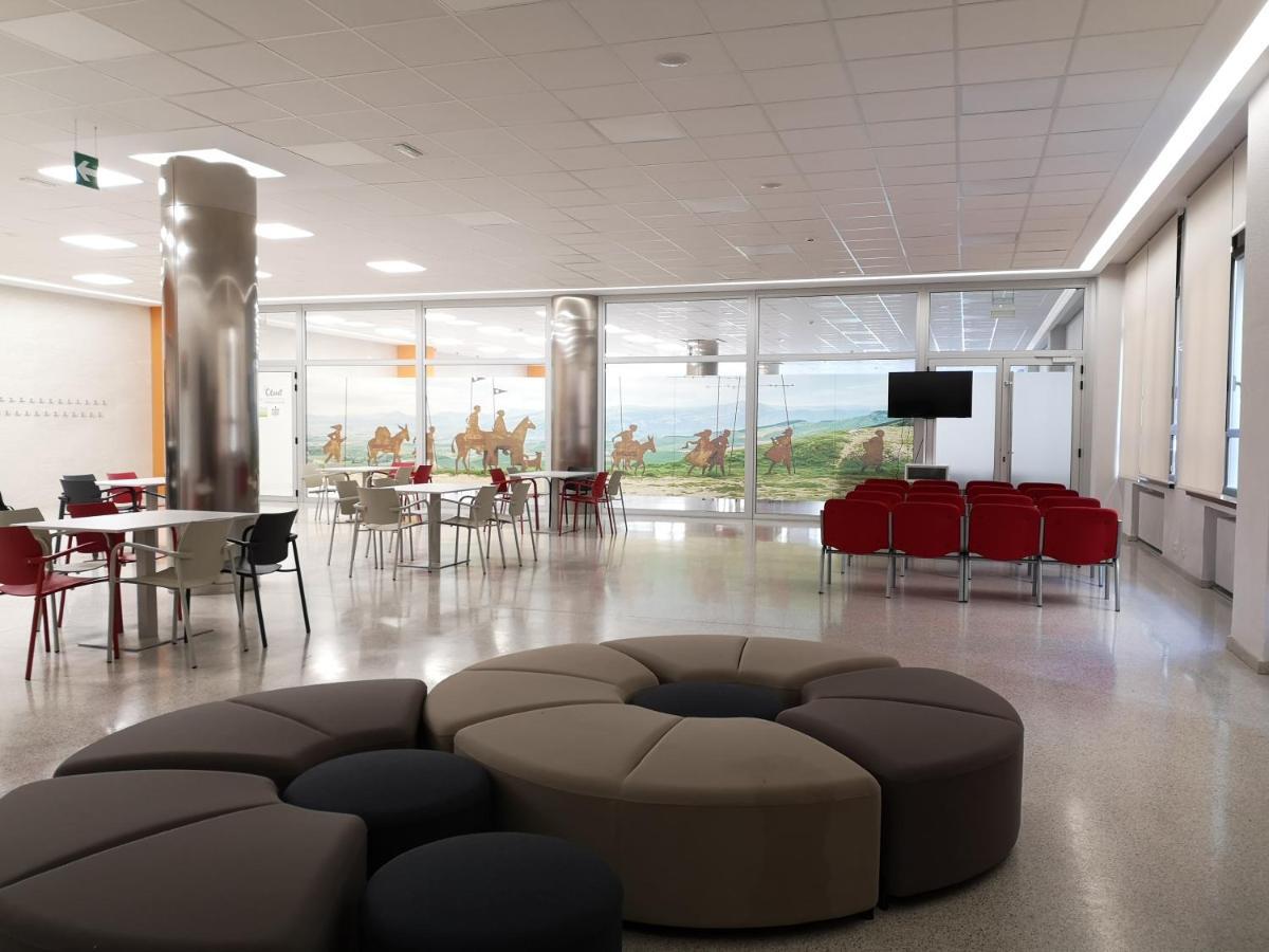 Albergue Residencia Larraona Pamplona Bagian luar foto
